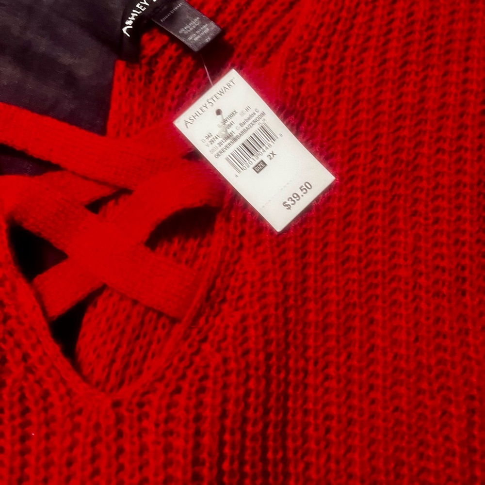Red sweater - Picture 3 of 3